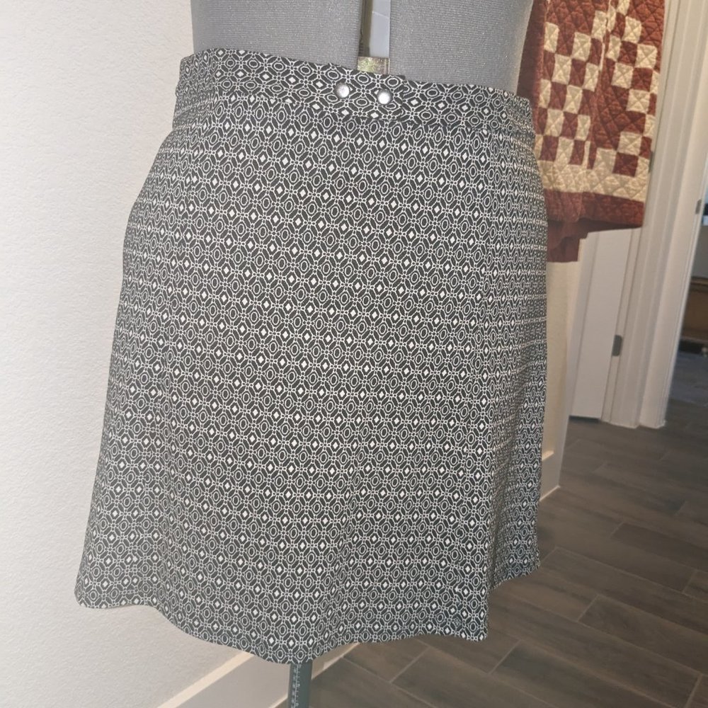 41 Hawthorn patterned A-line Black & White Fully Lined Skirt XL